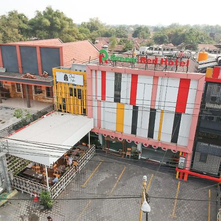 Front One Inn Syariah Jombang Екстериор снимка