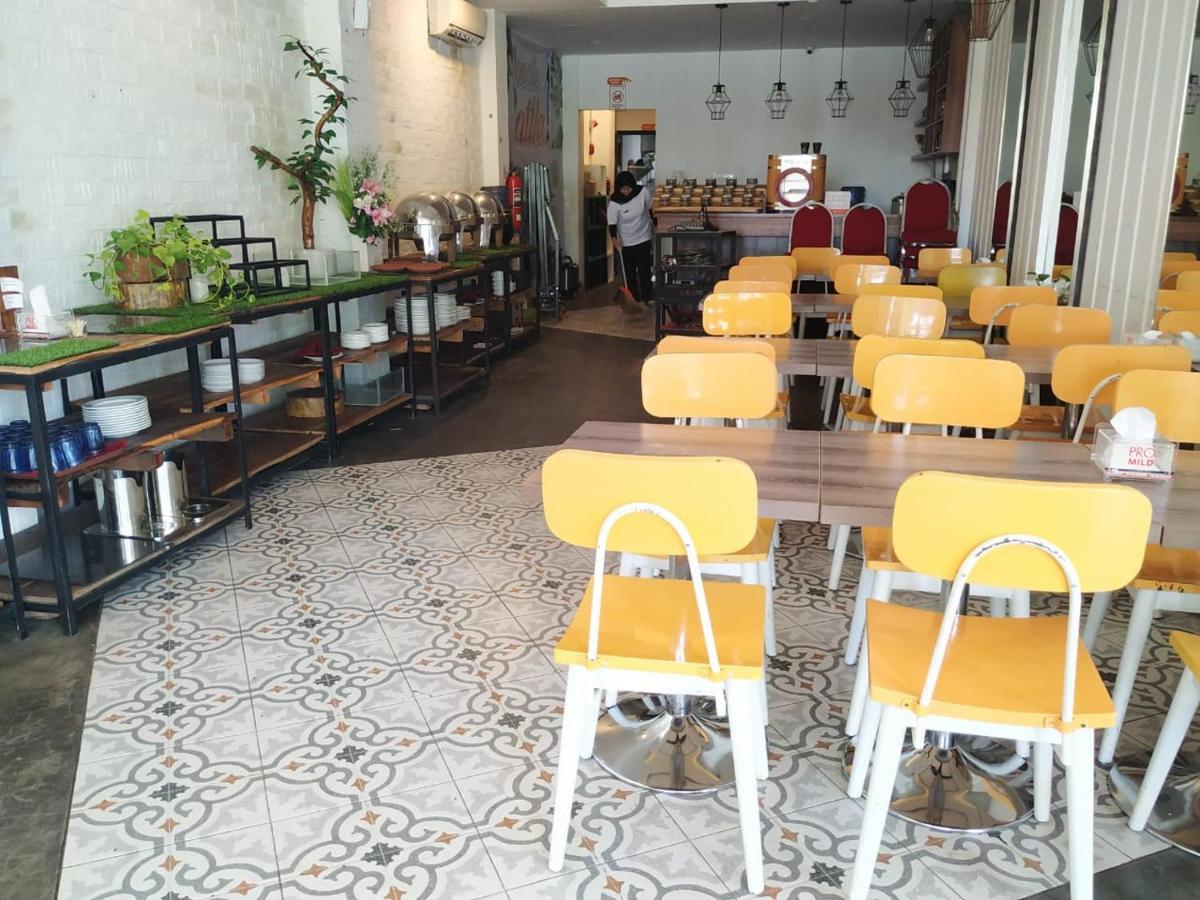 Front One Inn Syariah Jombang Екстериор снимка
